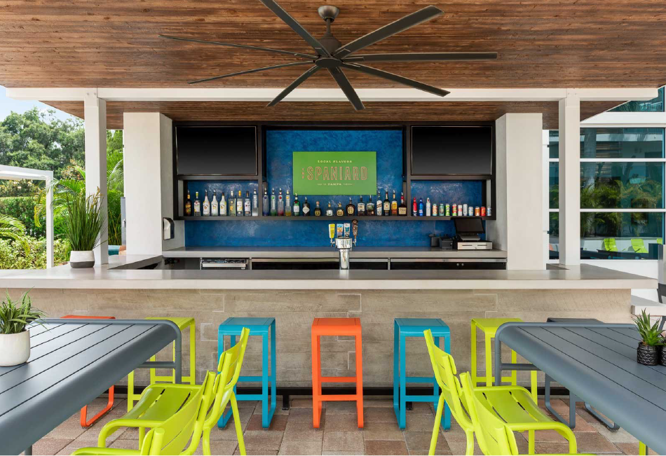 Dining_3_4_PoolsideBar